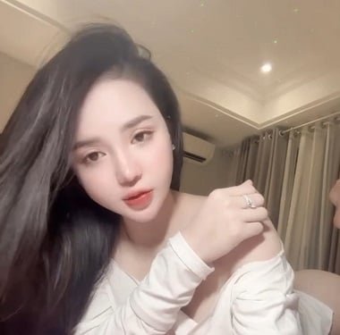Chu Thúy Quỳnh dễ thương hơn khi được địt