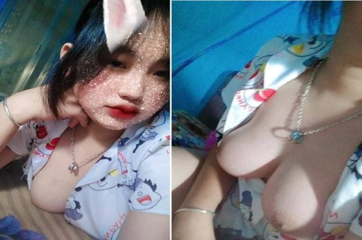 Gái xinh, ngực khủng, thích bị liếm và mút dương vật
